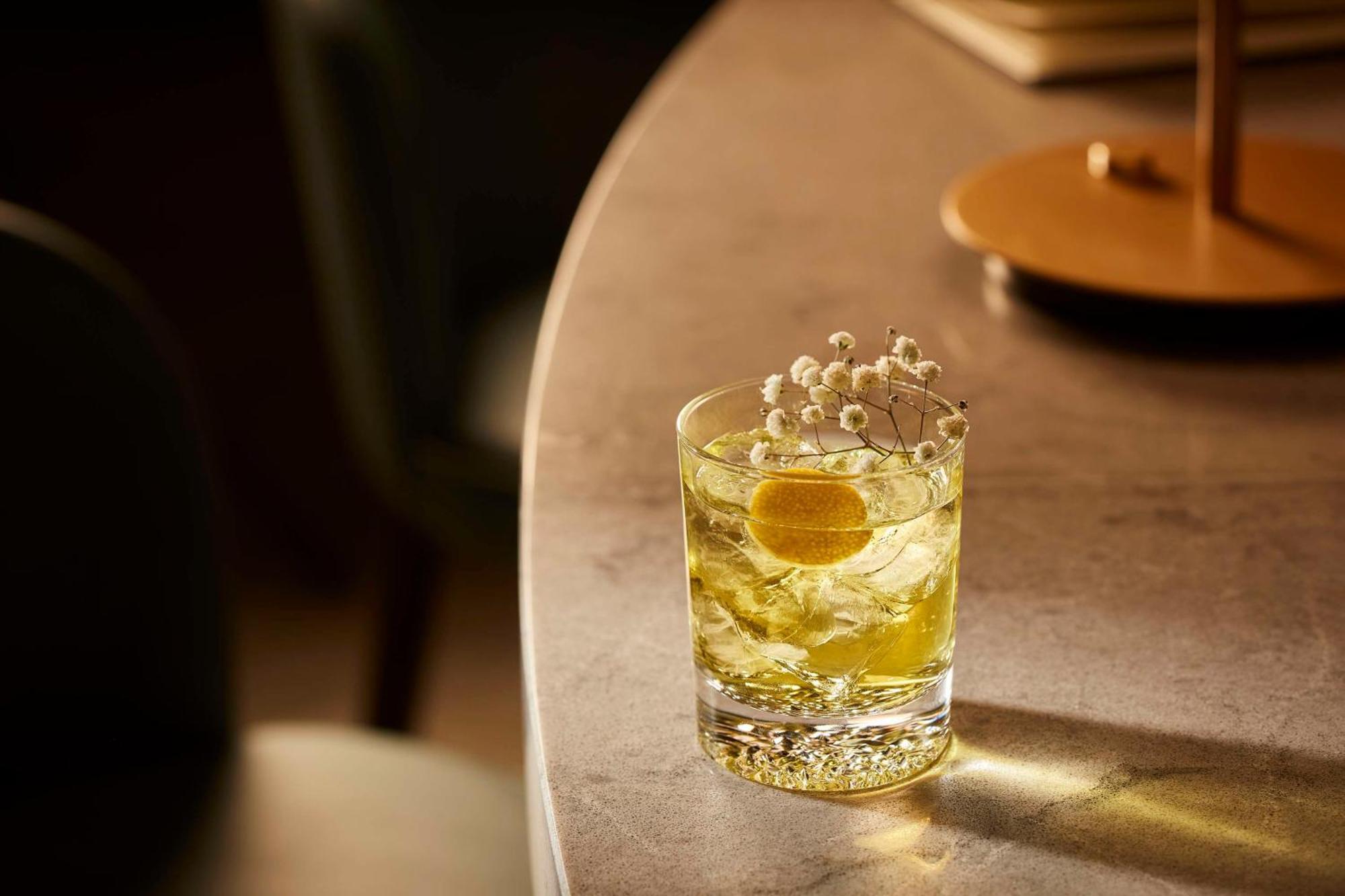 Nh Collection Helsinki Grand Hansa 외부 사진 A glass of Old Fashioned